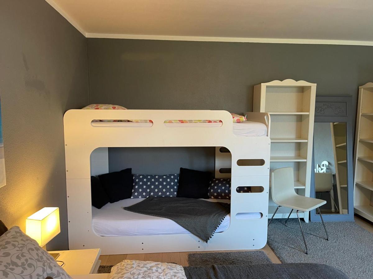 Appartment 53Qm Im Architektenhaus - 2 Schlafzimmer Mit Kueche Und Bad, Nur 2Min Von A8 - Ruhig Und Modern Irschenberg Eksteriør billede